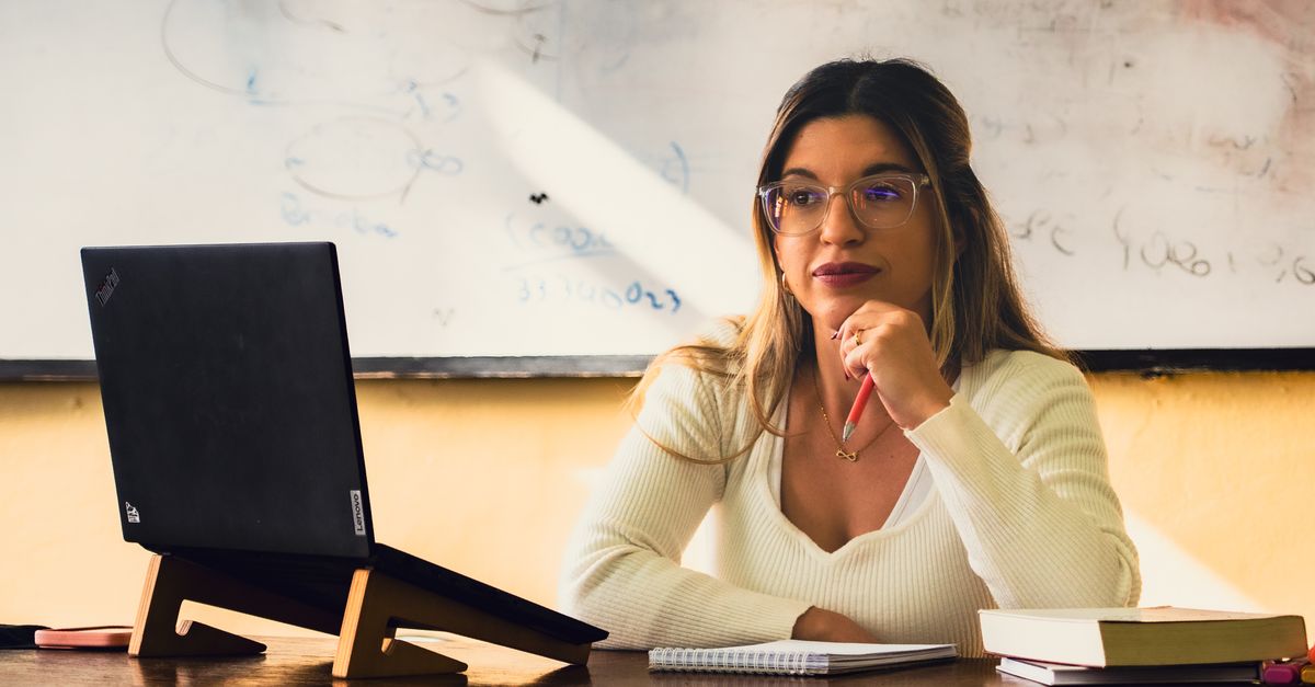 Digital Marketing Career After Degree: How Non-Marketing Graduates Can Transition into Entry-Level Roles