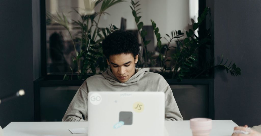 Digital Marketing Internships in Kerala: What Freshers Should Expect from Agency Workflows, Live Ad Budgets, and Stipends