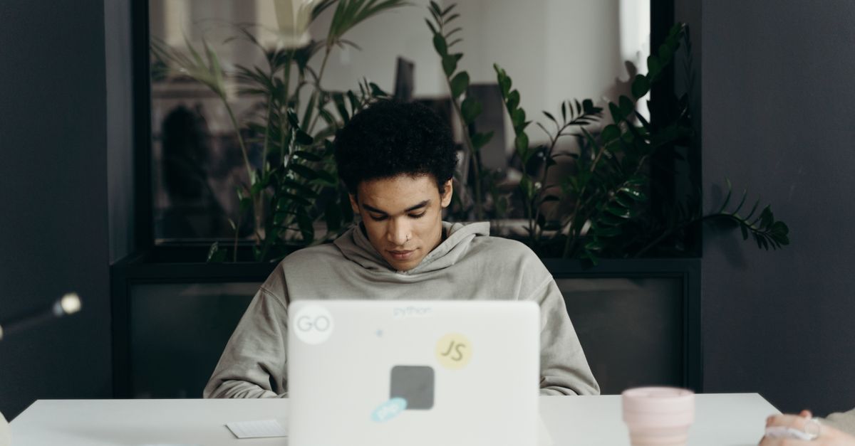 Digital Marketing Internships in Kerala: What Freshers Should Expect from Agency Workflows, Live Ad Budgets, and Stipends