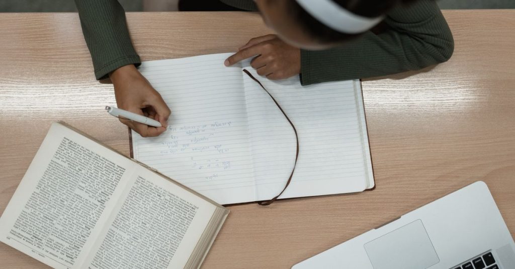 Digital Marketing Learning Roadmap: What to Learn First (and Why Beginners Shouldn’t Start with Paid Ads or AI Tools)