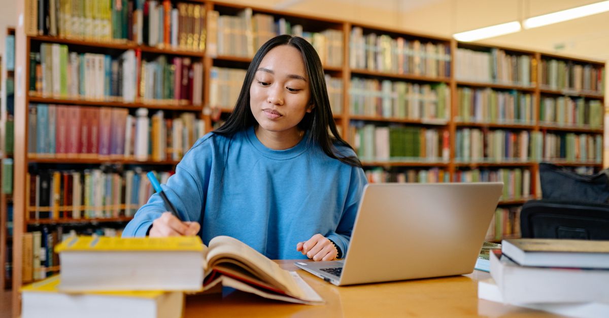How to Learn Digital Marketing While in College in Kerala: Managing University Attendance, Semester Exams, and Practical Labs