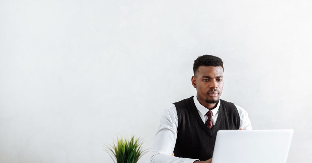 What Does a Digital Marketing Executive Actually Do? Entry-Level Daily Tasks, Tools & Workflows