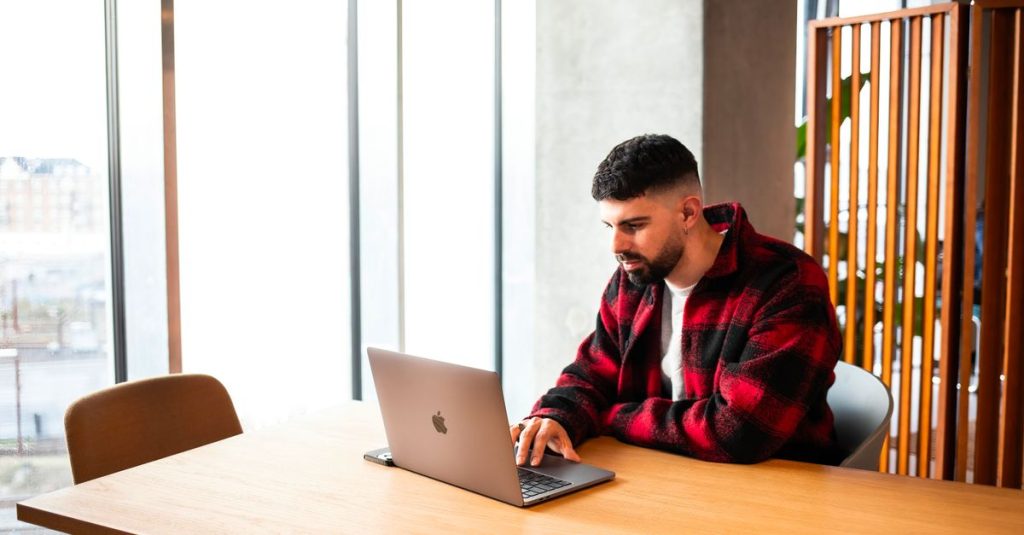 Digital Marketing Resume Guide for Freshers: How to Structure Live Campaign Metrics and Audit Deliverables (Without Job Experience)