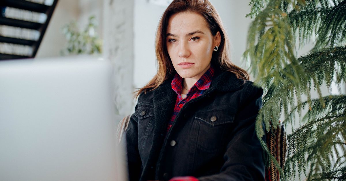 Digital Marketing Trainee vs. Executive: Role Differences, Probation Benchmarks, and How Freshers Clear the Bridge